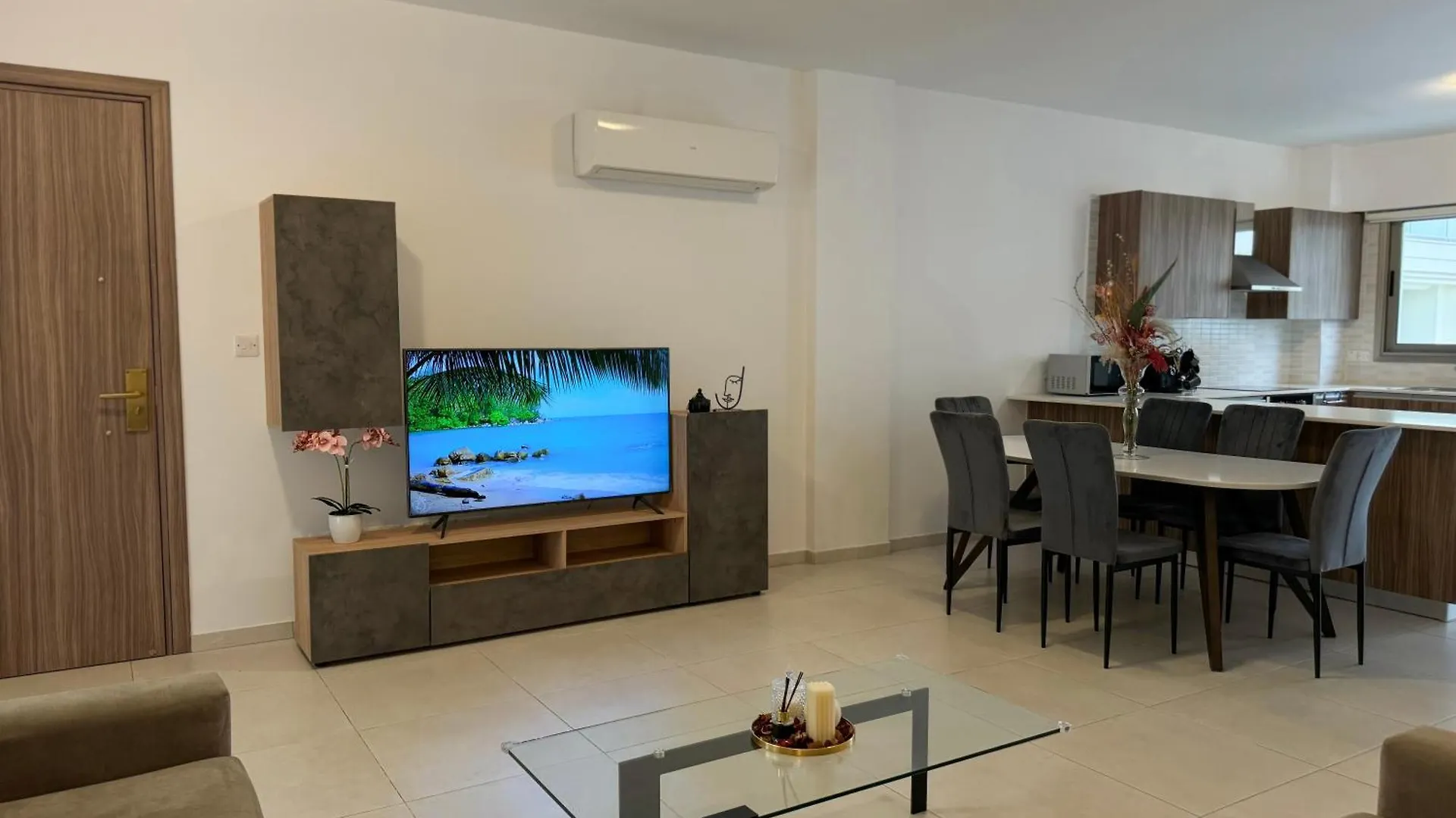 Halcyon Central Apartment Larnaca
